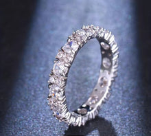 Load image into Gallery viewer, BEAUTY-  Round Zircon Stones Band
