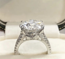 Load image into Gallery viewer, &quot;THE ANGIE&quot; 10 Carat Moissanite/ S925 Silver
