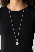 Cargar imagen en el visor de la galería, Key Keepsake- Silver/ Hematite Necklace And Earrings
