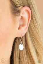 Cargar imagen en el visor de la galería, Modestly Minimalist- Silver Choker Necklace And Earrings
